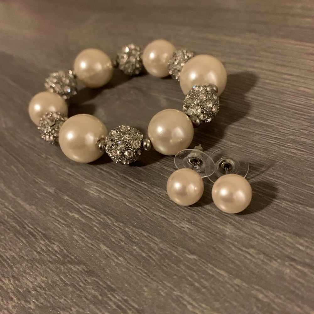 Earring and Bracelet set!